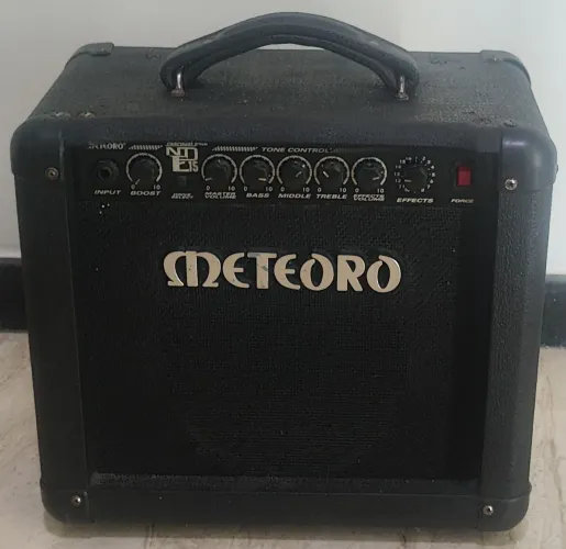 Amplificador Meteoro MG15 para Guitarra