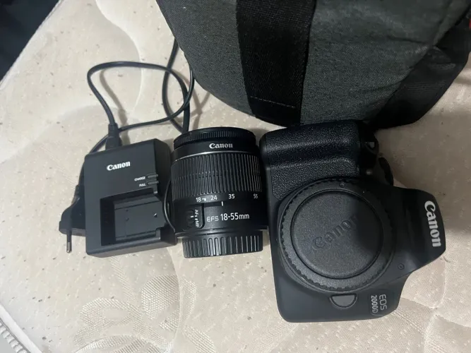 Câmera Canon EOS 2000D com lente 18-55mm