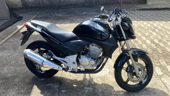 CB 300. Muito nova!!!