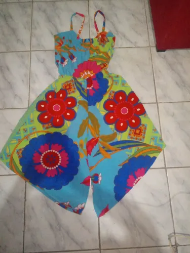 Macacão Floral Vibrante - Estilo e Conforto!