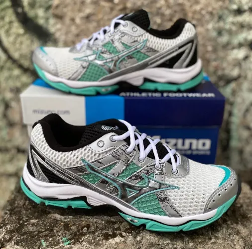 Mizuno nirvana com telinha