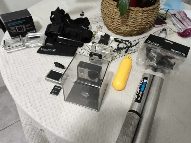 Go Pro Hero 3 Completa e Zerada - Vários Acessórios (Chesty, prova d'água, selfie)
