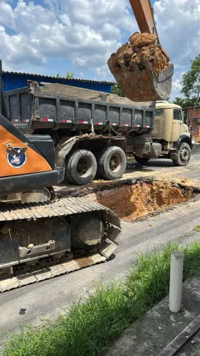 Caçamba de 15m3 disponível 