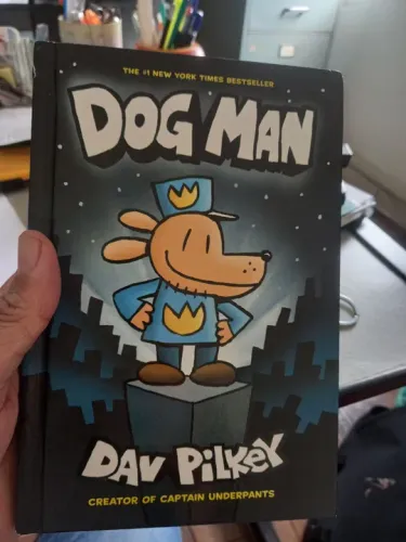 Dog Man - Livro Capa Dura em inglês