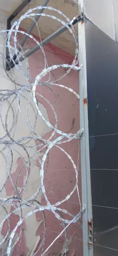 Cerca de Segurança com Lâminas
