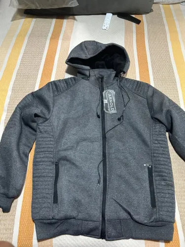 blusa de frio com fone. nova