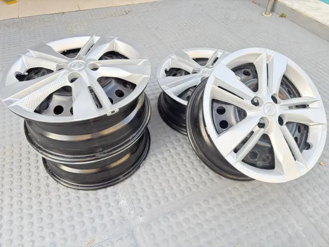 Jogo de Rodas + Calotas Originais Nissan Versa Aro 16