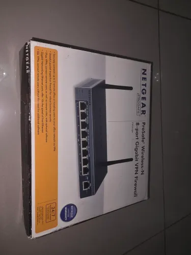 Netgear ProSafe Wireless-N 8-Port Gigabit VPN Firewall FVS318N