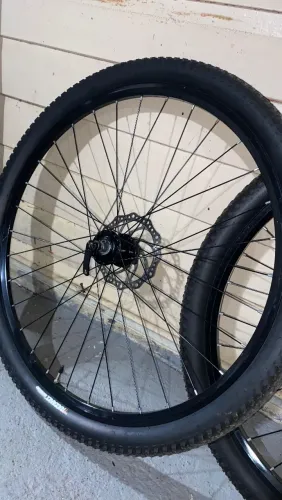 Par de pneus aro 29 completo, menos de 2 meses de uso