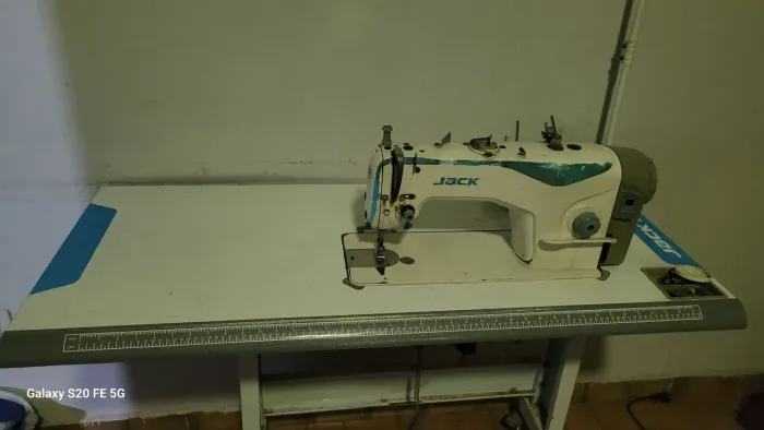 Máquina de costura industrial Jack F4