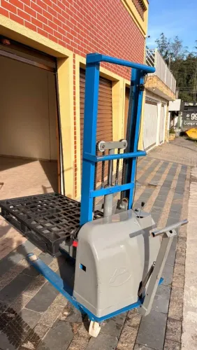 Empilhadeira Semi Automática 