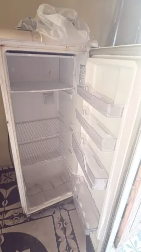 Geladeira semi nova