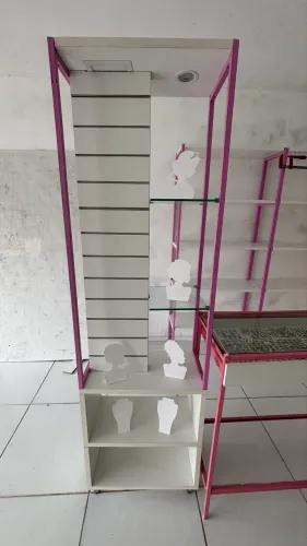 Balcão expositor para vitrine