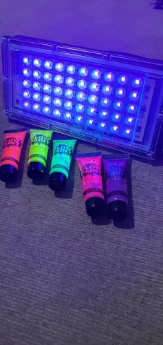 Kit luz negra + tinta néon fluorescente 