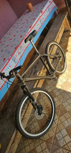 Bicicleta de alumínio