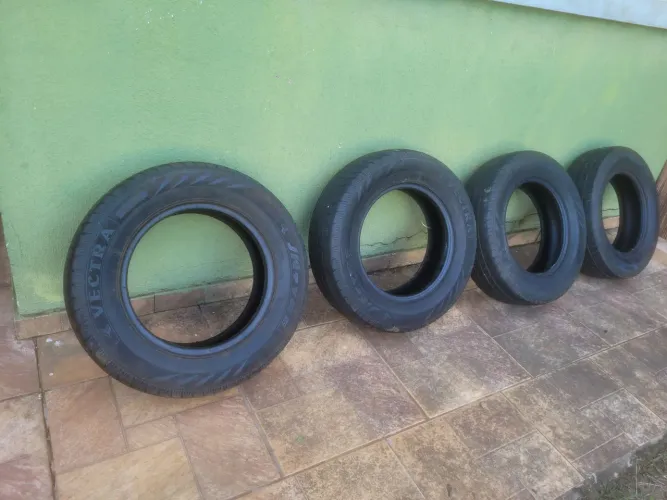 4 pneus 175/70/14 usados bons