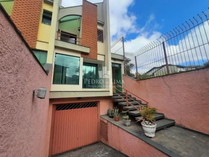 Oportunidade na Vila Formosa. Sobrado com 3 suítes, 5 vagas de garagem.