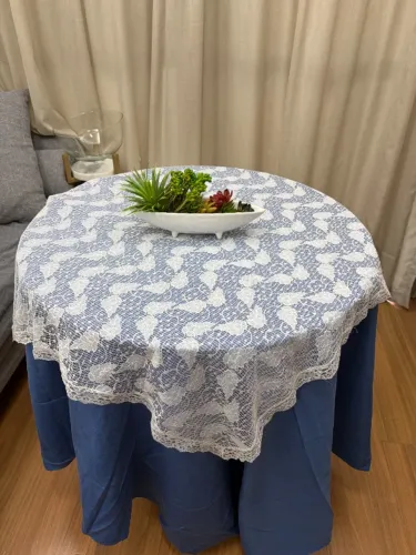 toalha branca de renda, 1m x1 m >tenho 40 unidades; R$25,00 cada