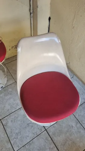 DUAS CADEIRAS GIRATORIAS 