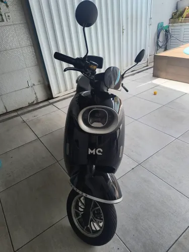 Mia elétrica autopropelido 