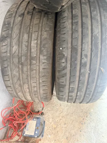 Pneus 215-35/18