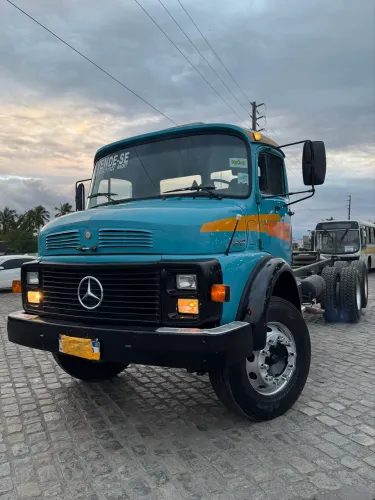 CAMINHÃO MERCEDES 1518 6X2