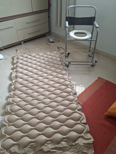 Colchão pneumático + Cadeira pra banho