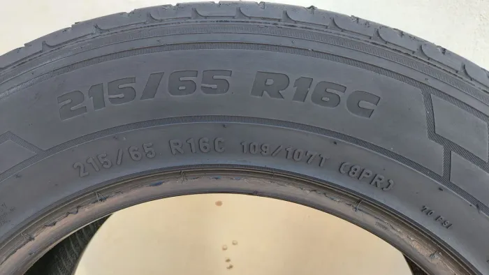 Pneu Pirelli Carrier 215/65 R16C