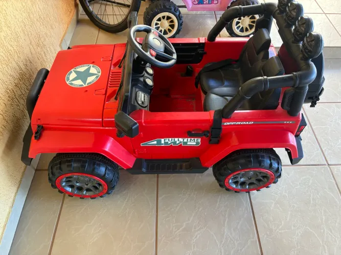 Carro Elétrico Infantil Jipe 12v, 2 Motores E Controle Remoto Vermelho Bang Toys