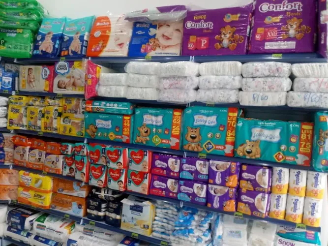 Vendo estoque de loja de fraldas descartáveis infantil e adulto.
