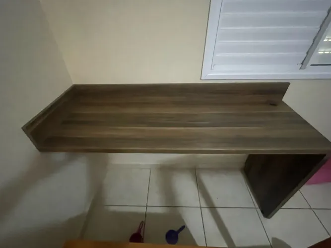 Escrivaninha e painel quarto