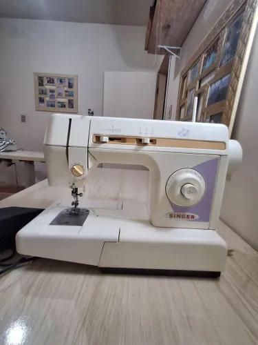 Máquina de costura singer