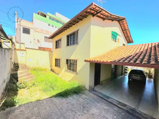 Casa a venda em Planalto, Belo Horizonte - MG
