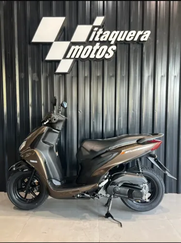 YAMAHA FLUO 125 2025