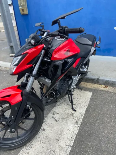 Vendo cb 300 f