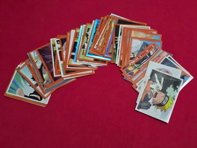 Kit com 91 Figurinhas de Naruto: Aventuras Ninjas Panini