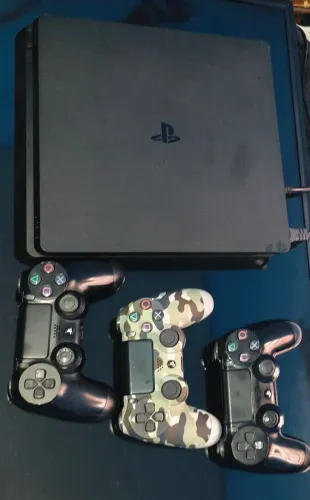 PS4 Slim 