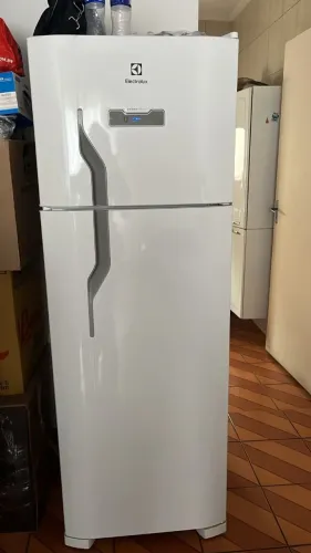 Geladeira Electrolux 310 litros 