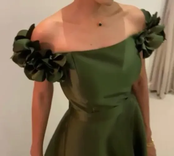 OPORTUNIDADE - Vestido Festa Madrinha Verde Oliva - TAM P