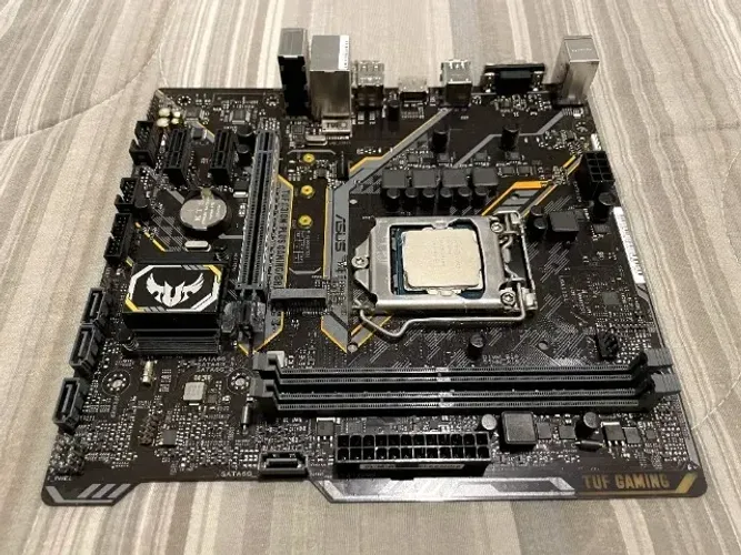 Kit processador e placa mãe Asus TUF H310M-PLUS GAMING + Intel i5 8400
