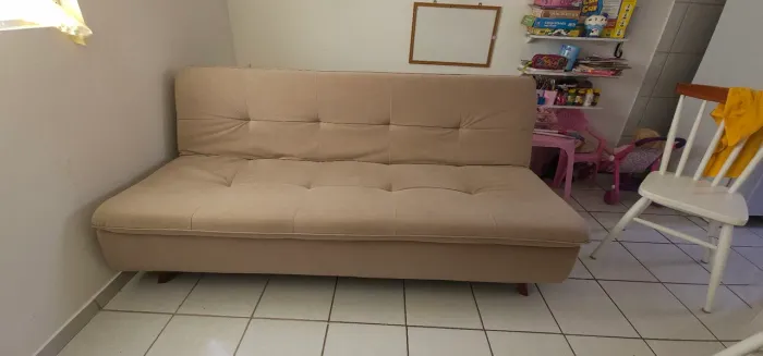 Sofá de três lugares da Ferreira Costa