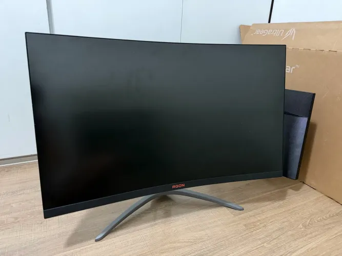 Monitor AOC Agon AG323FCXE 31.5" 165 Hz Curvo Full HD Preto