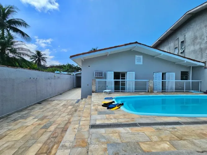 Casa à venda no Guaiúba no Guarujá, SP | QVista Inteligência Imobiliária Guarujá