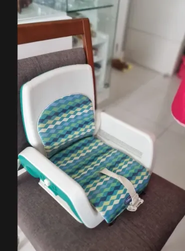Cadeirinha de Alimentação Portátil Chicco - Prática e Linda