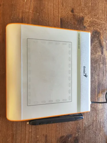 Mesa Digitalizadora Genius EasyPen i405X
