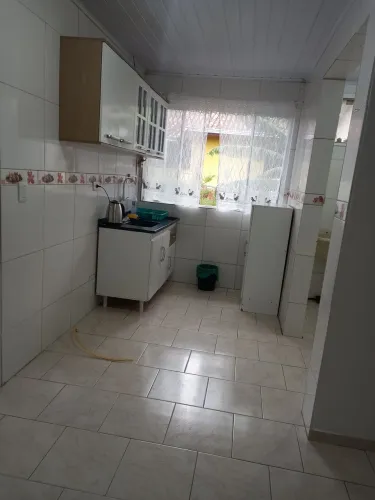 Alugo uma casa para casal , sem filhos e sem animais. 