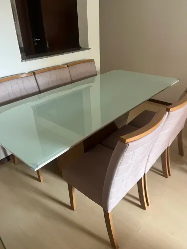 Mesa com 6 cadeiras 