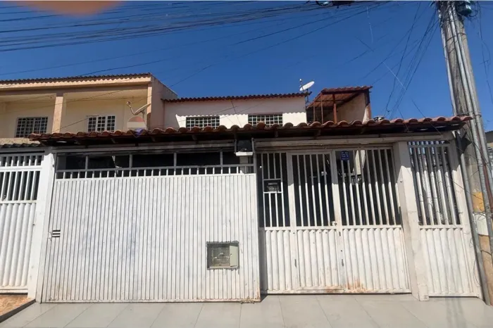 Oportunidade Impérdivel na Q r 433; Sobrado Espaçoso com aréa Gourmet..