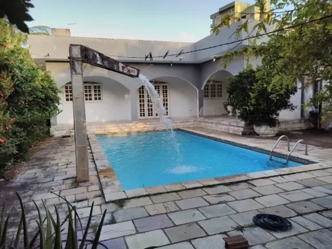 Vendo Casa com Piscina  na Avenida em Pau amarelo- PE