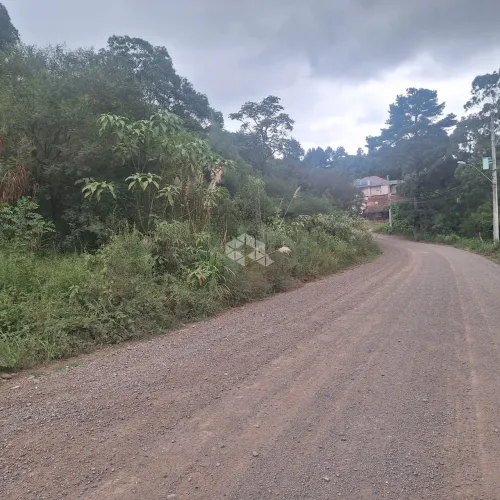 Terreno na serra gaúcha com 390 m2 em área residencial com vista.